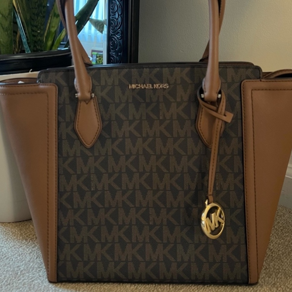 MK Large Tote Brand New, Color is Brown and Tags are attached